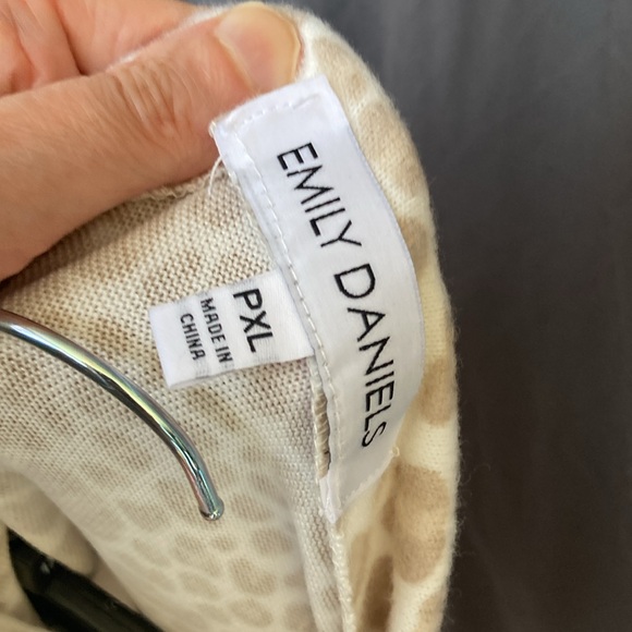 Emily Daniels top mockneck cheetah print animal print neutral PXL - Picture 14 of 14